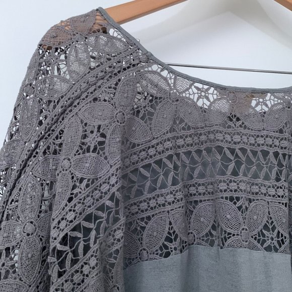 Gold Hawk Grey Silk, Lace, and Bamboo Top Size L NWT - Picture 3 of 8